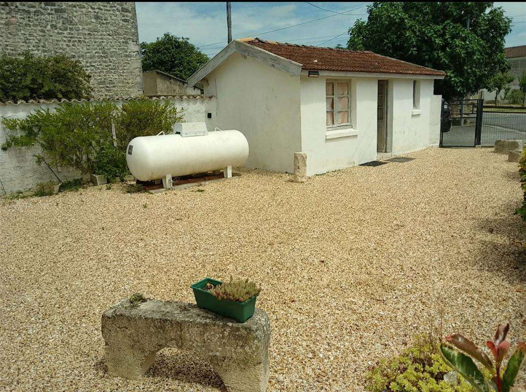 Maison 98 m² à Siecq  - photo 13