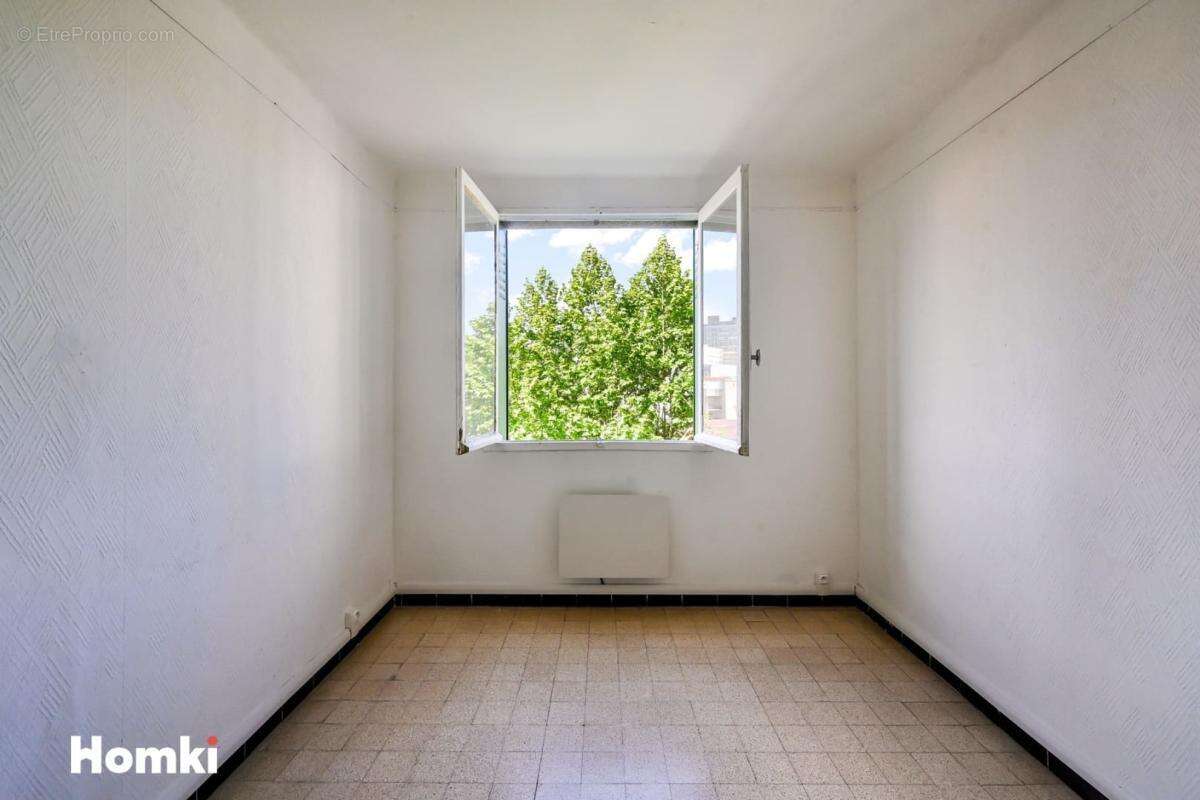 Appartement à MARSEILLE-5E