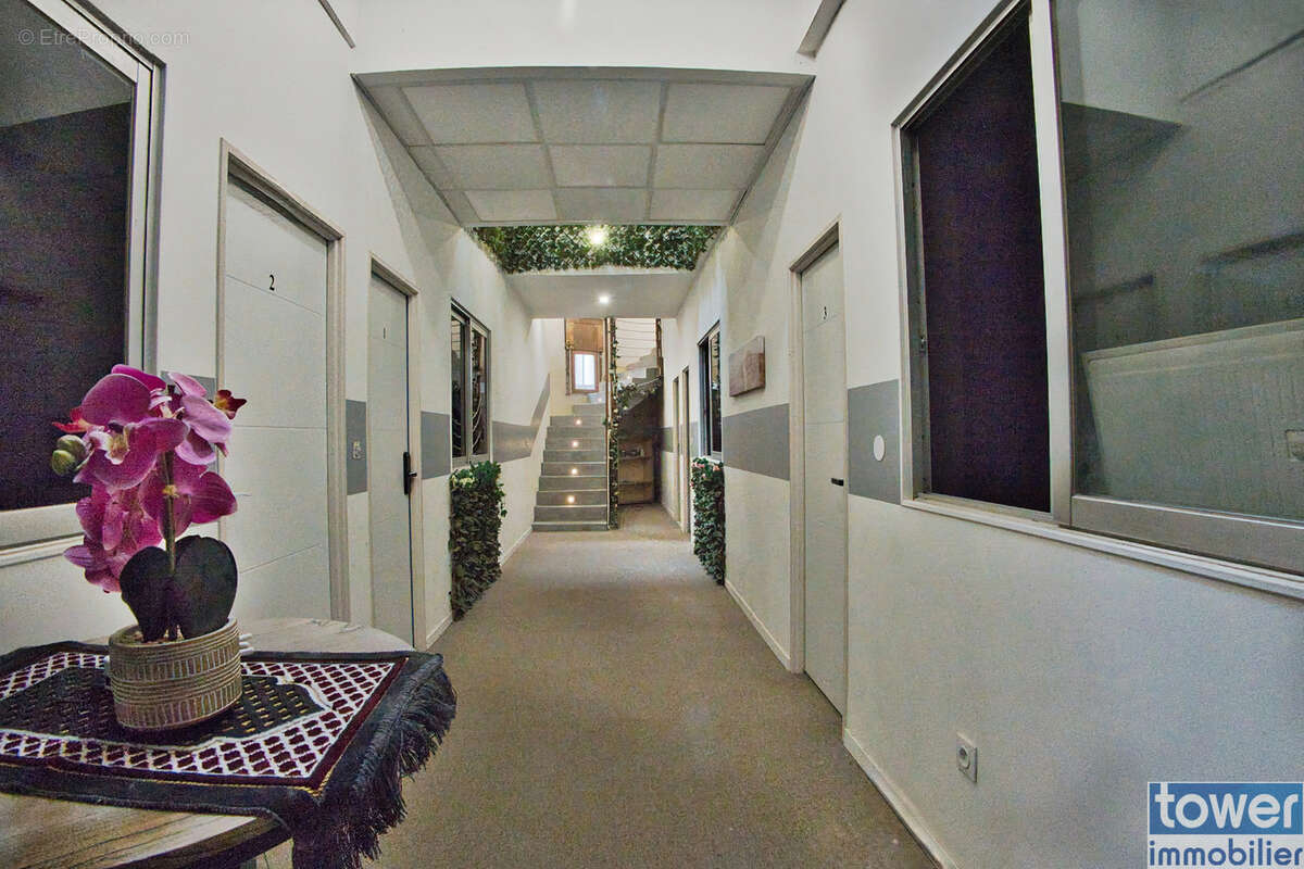 Maison en pierre intégralement restaurée - 166 m2 - 5 pièces + soub. aménagé 162 m2 - Jardinet + Terrasse - photo 18