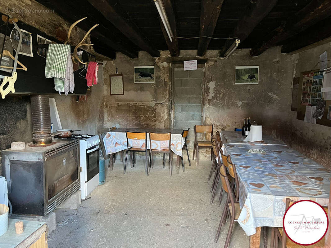 Autre à AINAY-LE-VIEIL