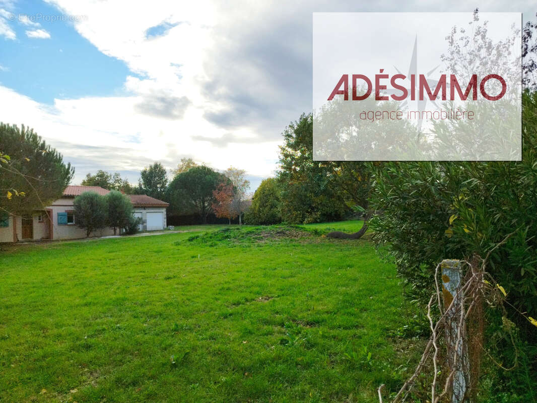 Terrain à SAINT-SULPICE-SUR-LEZE