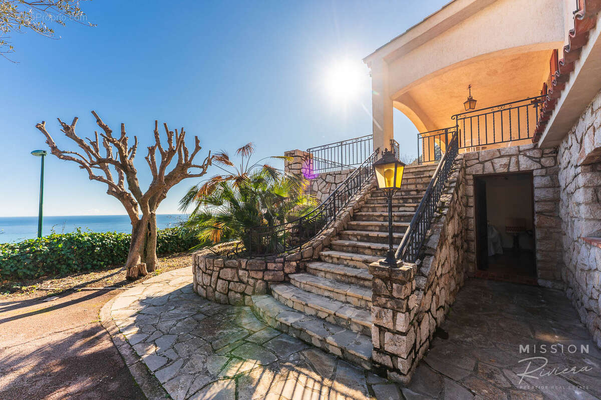 Villa provençale offrant une vue panoramique sur la mer à La Turbie, à 5 minutes de Monaco - photo 26