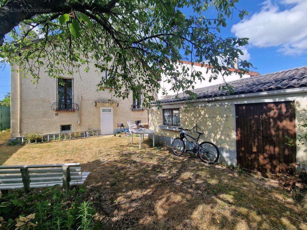 Maison d’environ 100 m², édifiée sur une parcelle de 607 m² et dotée d’un sous-sol total - photo 2