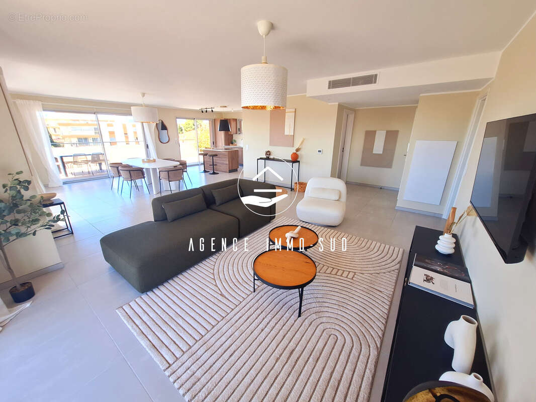 Appartement à SAINT-LAURENT-DU-VAR