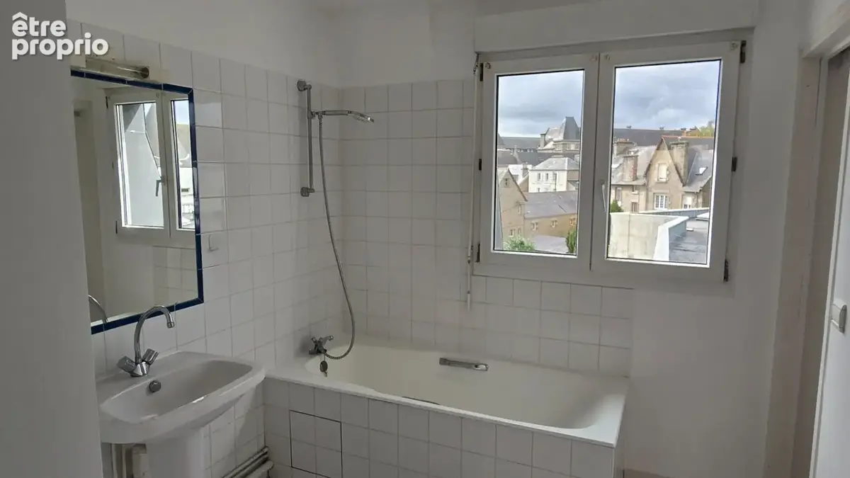 Appart T3 - Vues dégagées, 3ème et dernier étage avec ascenseur, garage. - photo 6