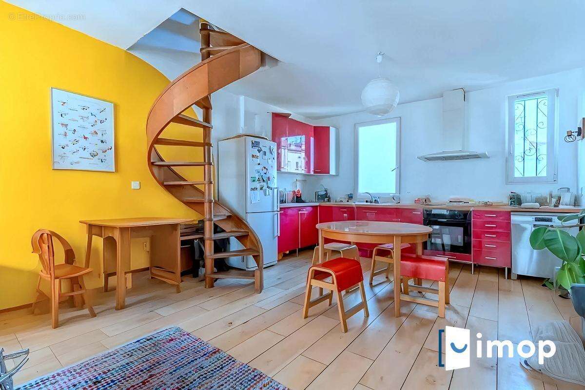 Duplex de 122m² à 2 min du Métro 13 Porte de Paris à très faibles charges - photo 3