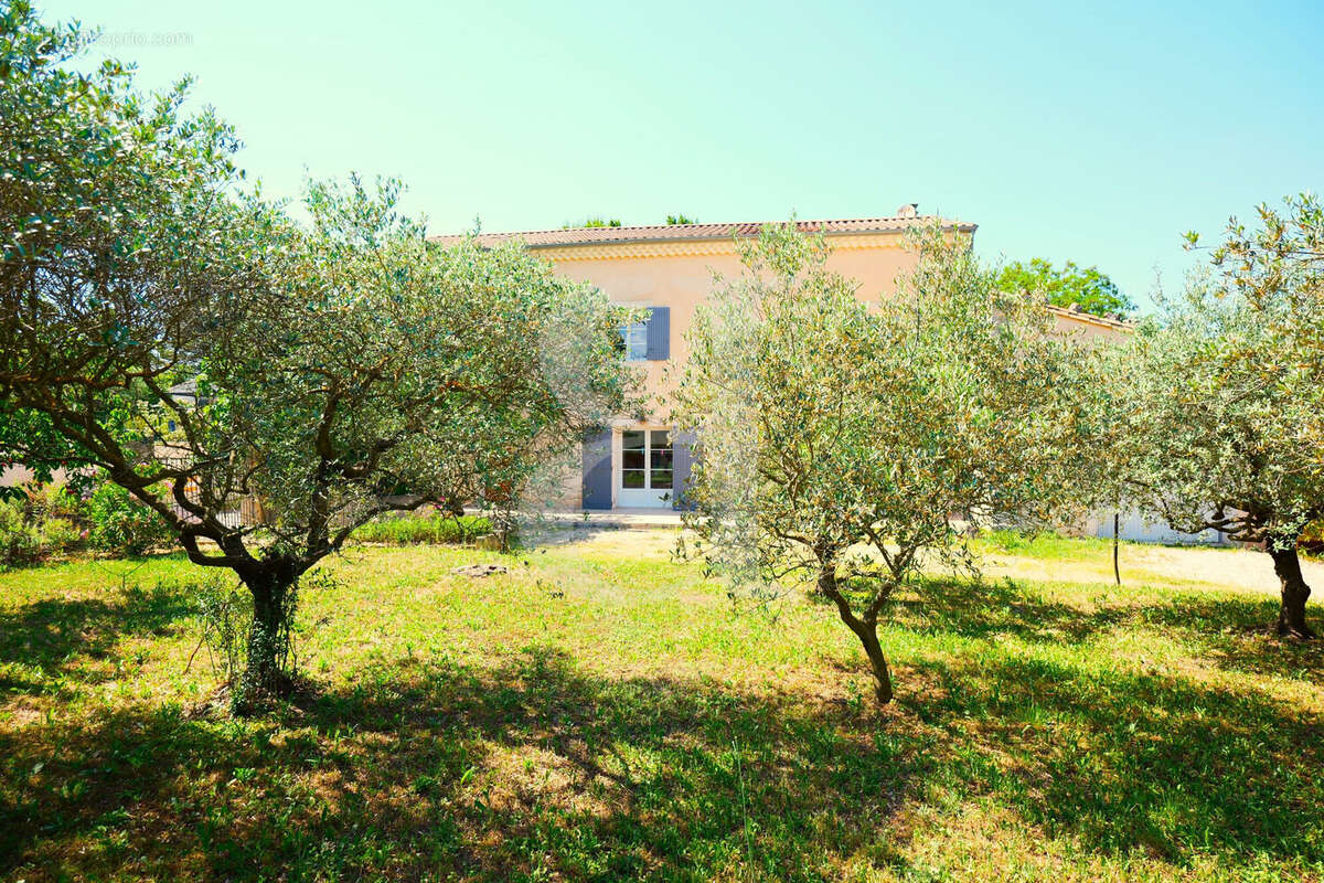 Maison à PERNES-LES-FONTAINES