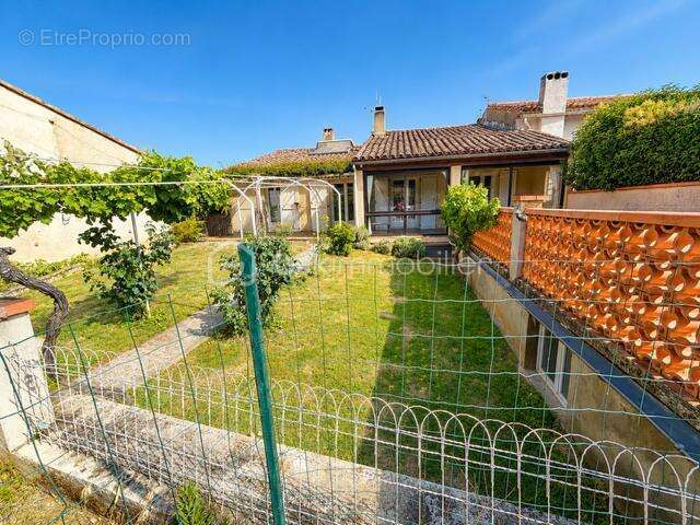 Maison de village - garage - hangars - cave - jardin - piscine - photo 6