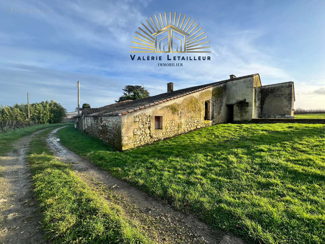Maison 420 m2 à rénover sur une parcelle de 1854m2 avec vue campagne - photo 5