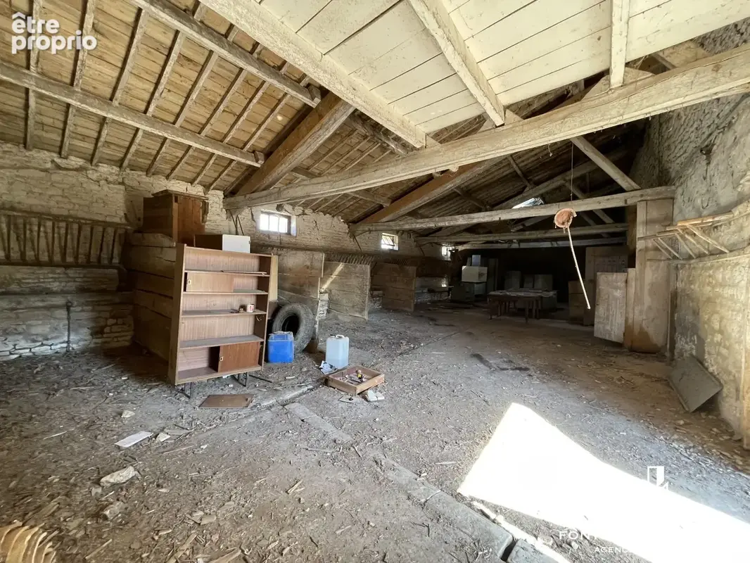 Maison 244 m² à Saint-Martin-De-Fraigneau  - photo 4
