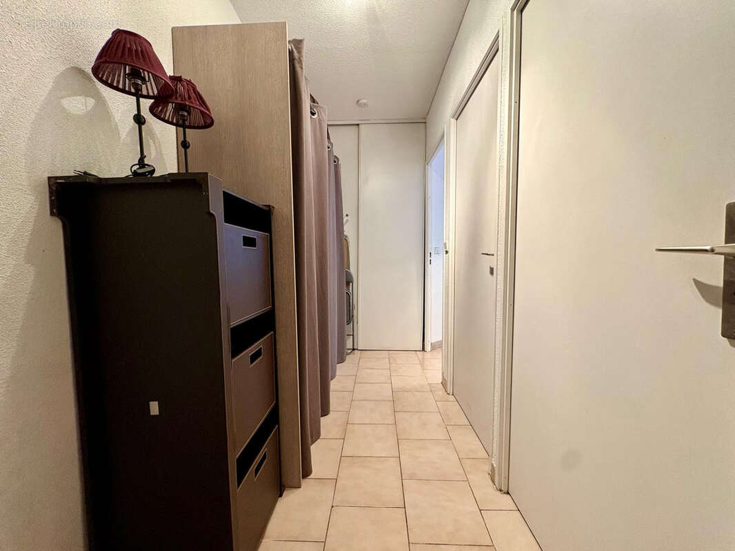 83600 frejus plage appartement f2 en rez de jardin garage piscine - photo 16