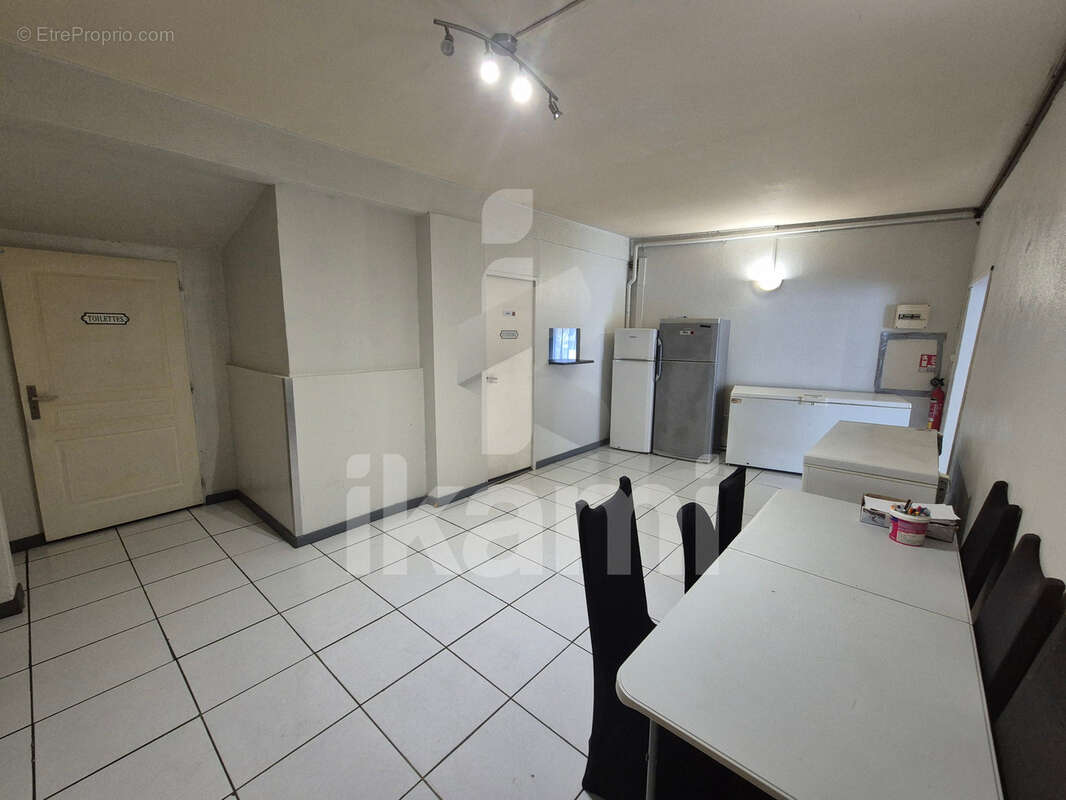 Commerce à LA COUCOURDE