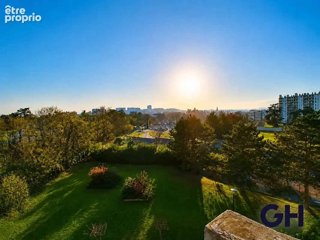 T3 de 81 m² - balcon - fort potentiel - photo 8