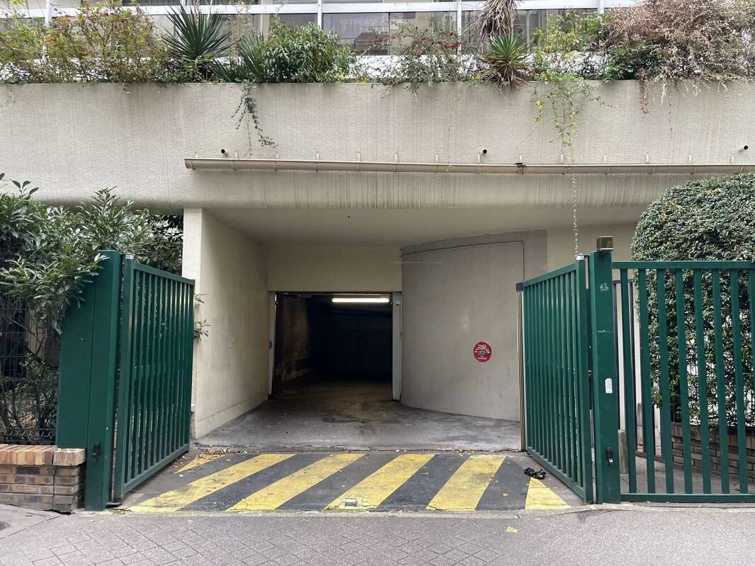 Parking à PARIS-12E