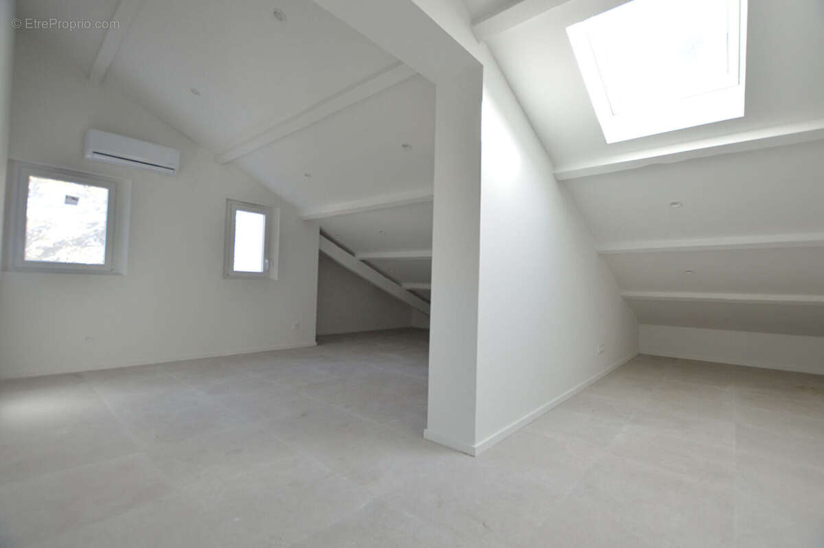 Commerce à MARSEILLE-12E