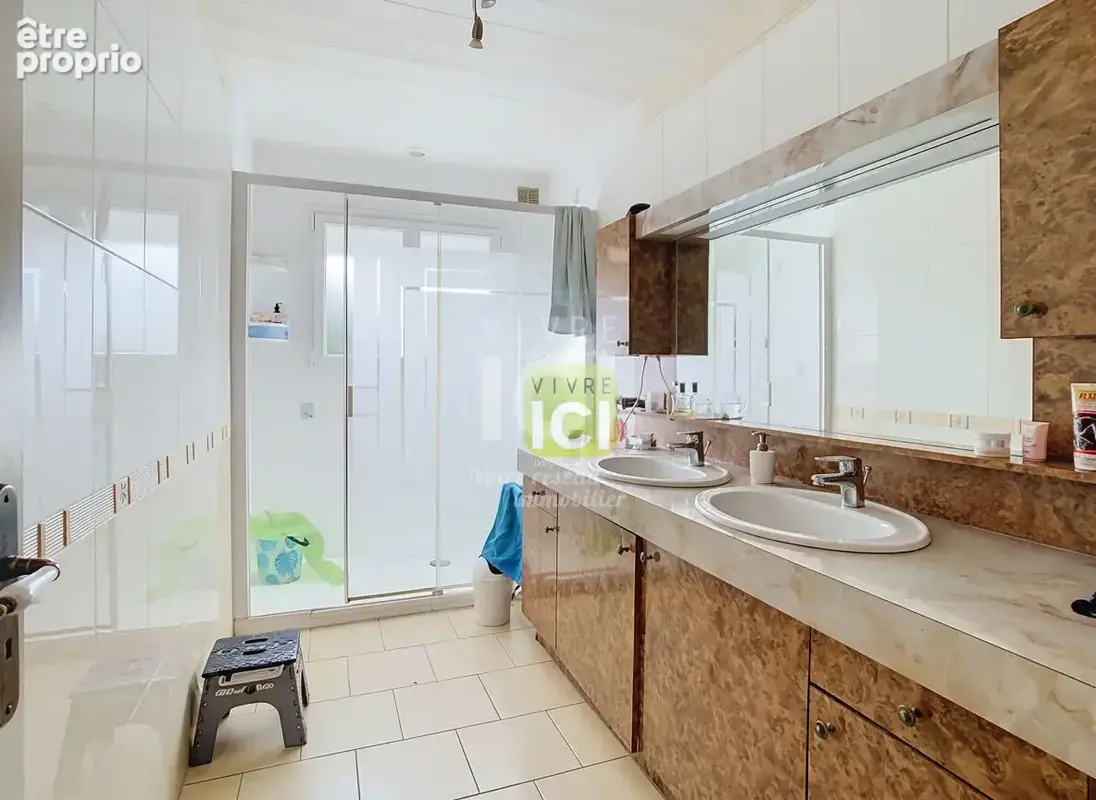Maison CHOLET avec sous-sol total . - photo 8