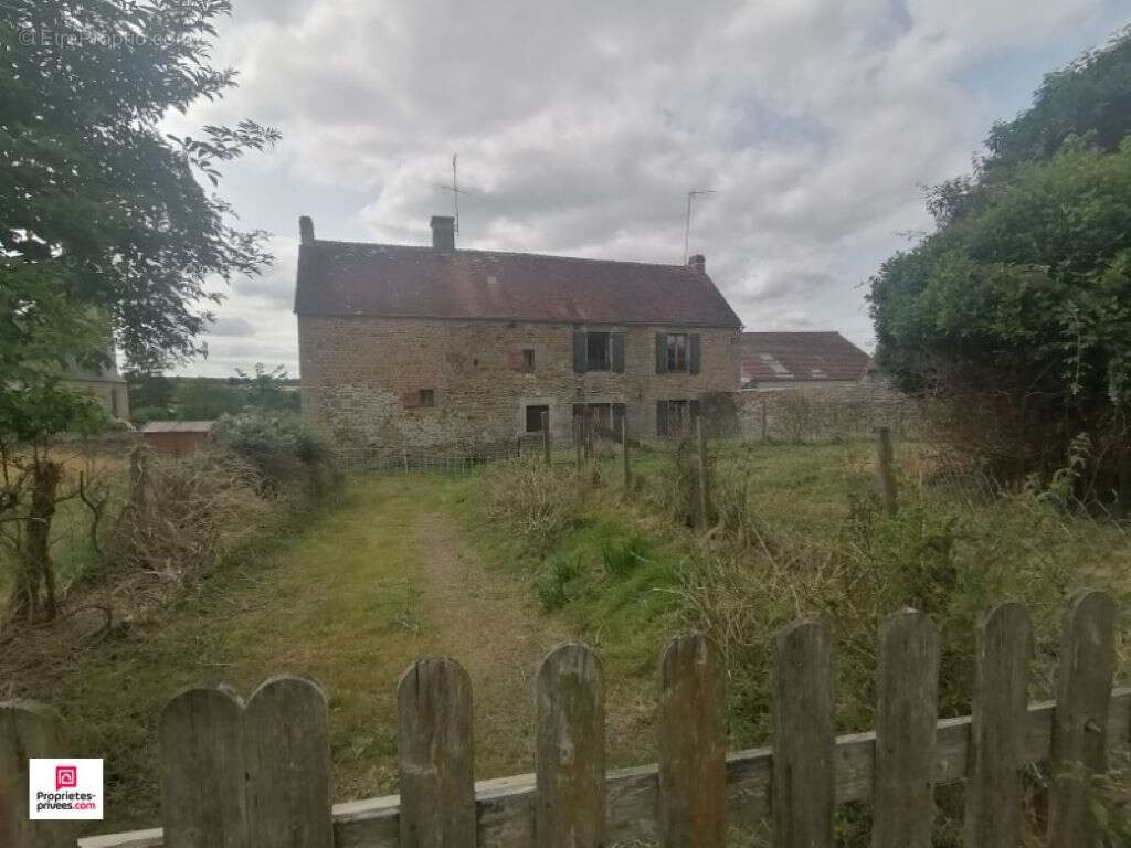 SAINTE MARIE LA ROBERT (61320) proche CARROUGES, Presbytère 150 m2 environ , 7 pièces,  5 chambres, PRIX 90990 honoraires  7,05% - photo 2