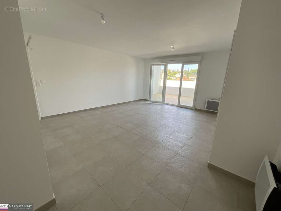 APT T4 offrant 90 m² avec terrasse 18 m² et 6 m² et parking au 6° étage avec ascenseur... - photo 2