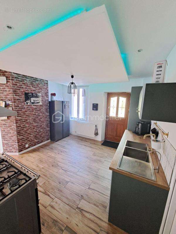 Maison renovee en briques avec entree sous porche et rentabilitee assuree - photo 10