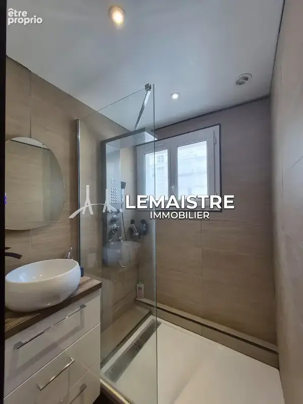 Appartement à vendre - Halles Centrales - 63.17 m² - 1 chambre - Cave - Parking collectif - photo 6