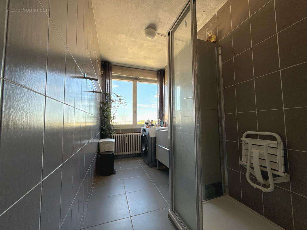 Appartement à CHENOVE