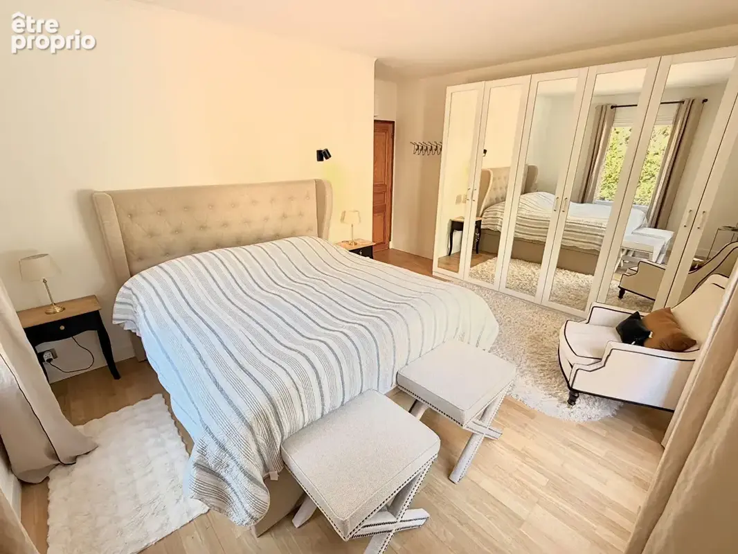 Propriété d'une magnifique architecture de 220 m² sur 3600m² de terrain avec piscine et garage double ainsi que sa dépendance. - photo 10