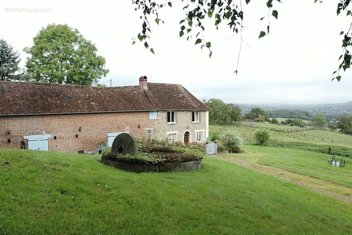 Maison à SAINT-PIERRE-SUR-DIVES