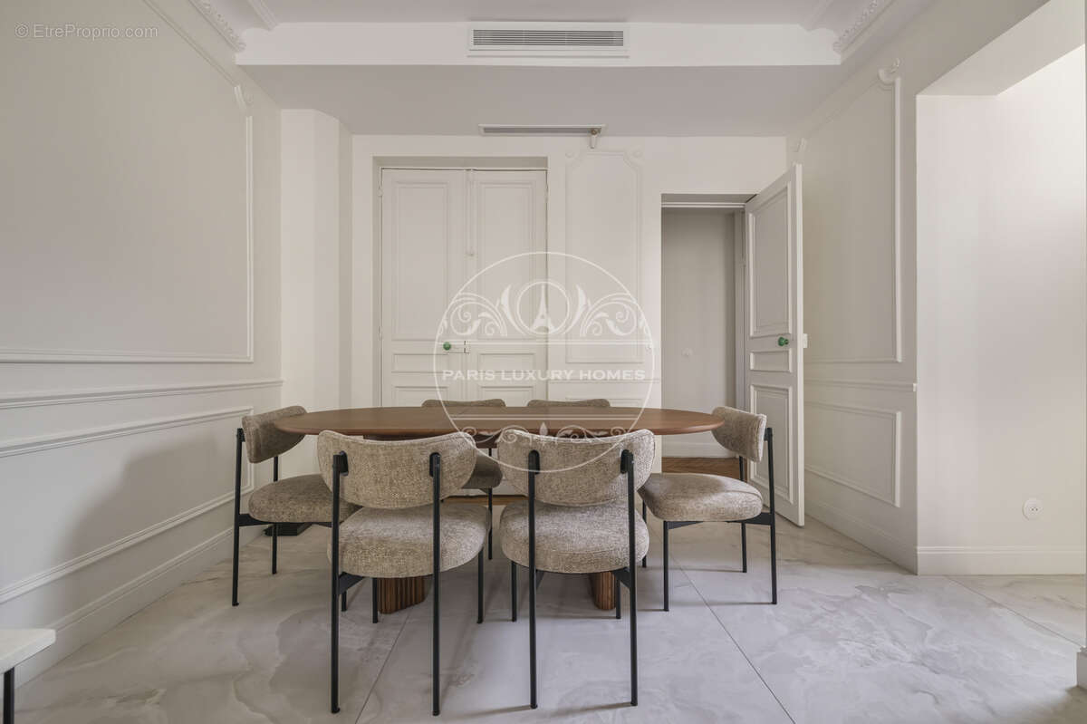 Appartement à PARIS-7E