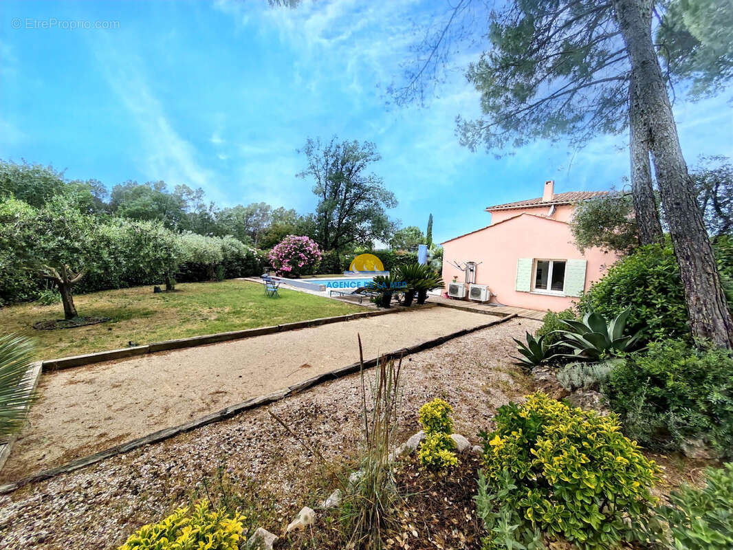 Maison à BAGNOLS-EN-FORET