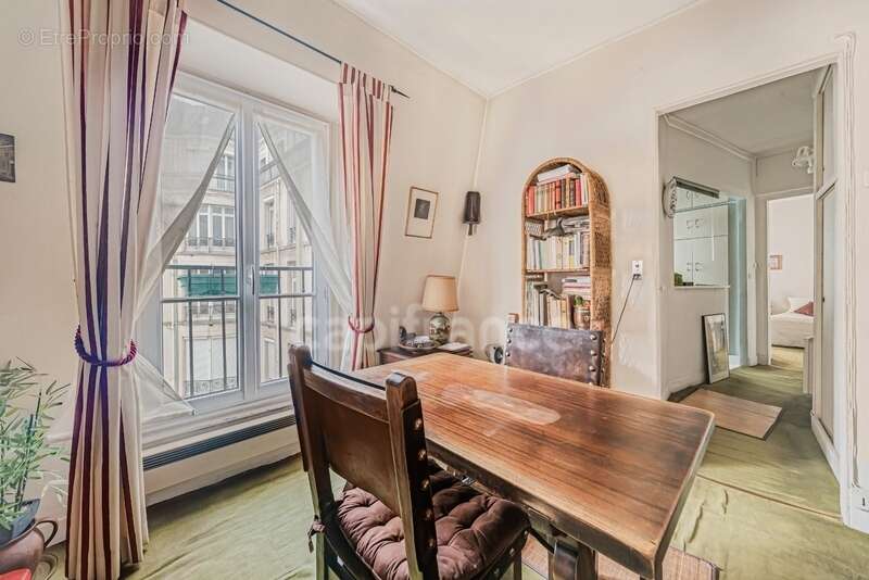 Appartement à PARIS-17E