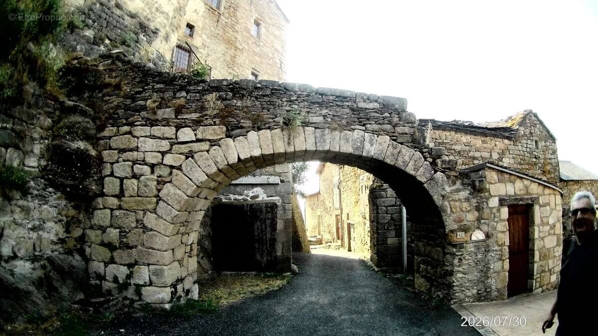 Maison de caractère du XVIIᵉ siècle à restaurer – Au cœur de Castelnau-Pégayrols - photo 2