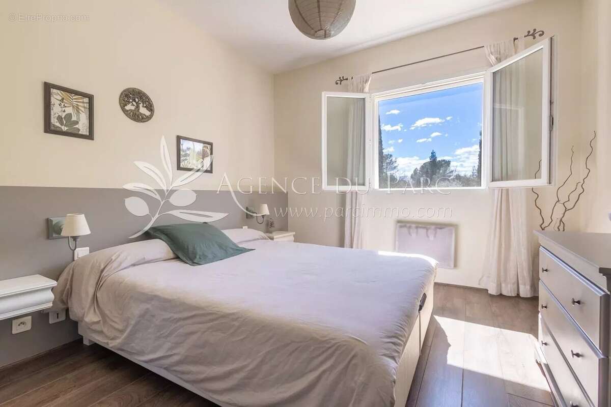Maison à ROQUEFORT-LES-PINS