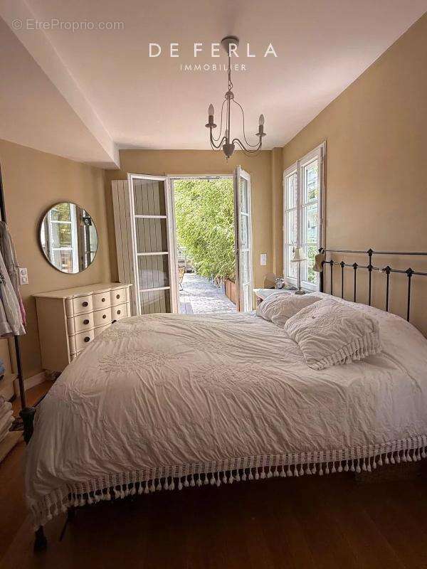 Appartement à PARIS-8E