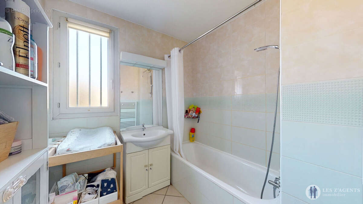 Appartement à SAINT-MARTIN-D'HERES
