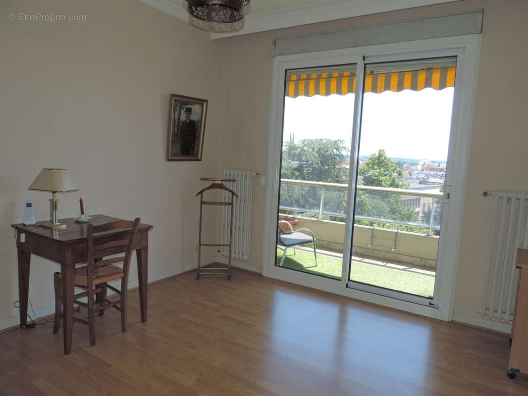 Dpt Ain (01), à vendre BOURG EN BRESSE, appartement T3 de 109 m² au sixième étage avec vue panoramique, balcon, cave et garage - photo 10