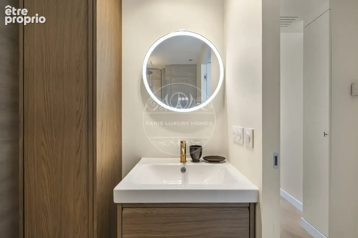 Superbe pied à terre à Paris 8ème ! - photo 12