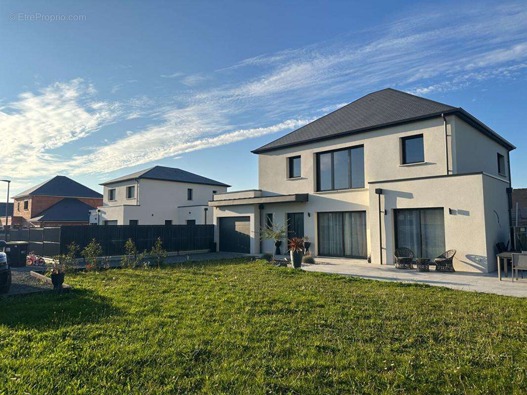 Maison à NEUVILLE-SUR-SARTHE