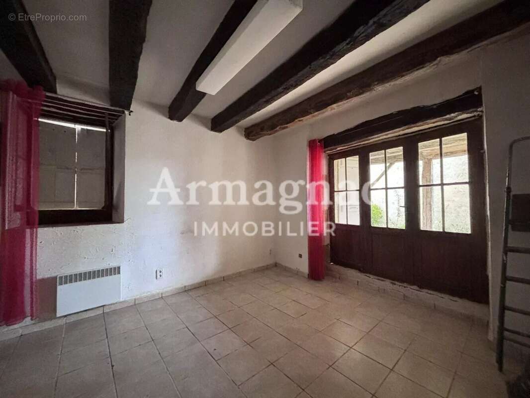 Maison à VIC-FEZENSAC