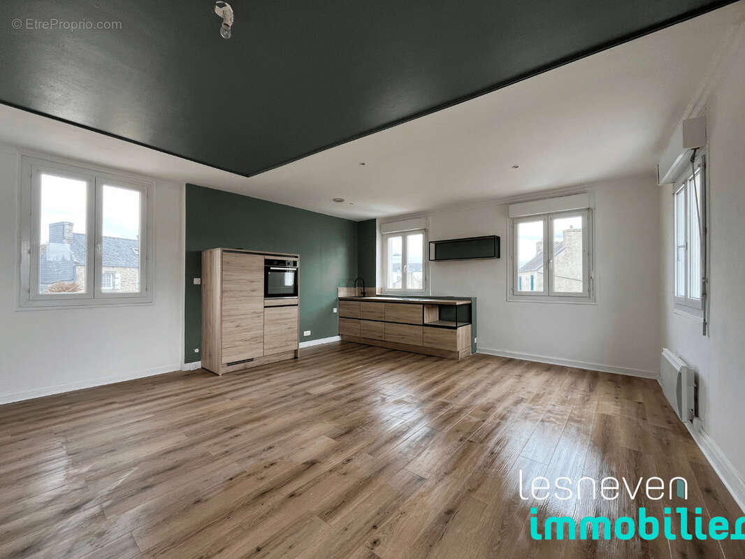 Appartement à PLOUNEVEZ-LOCHRIST