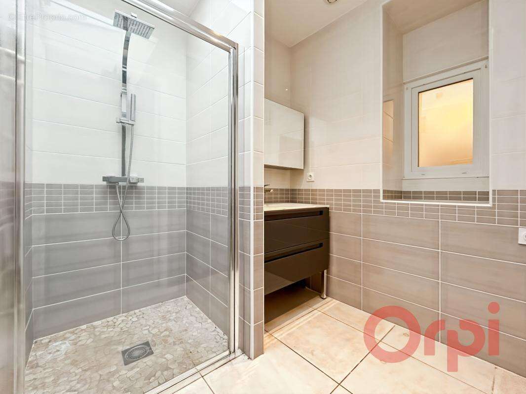 A vendre : Maison de Village rénovée avec garage au cœur de Sérignan - photo 7