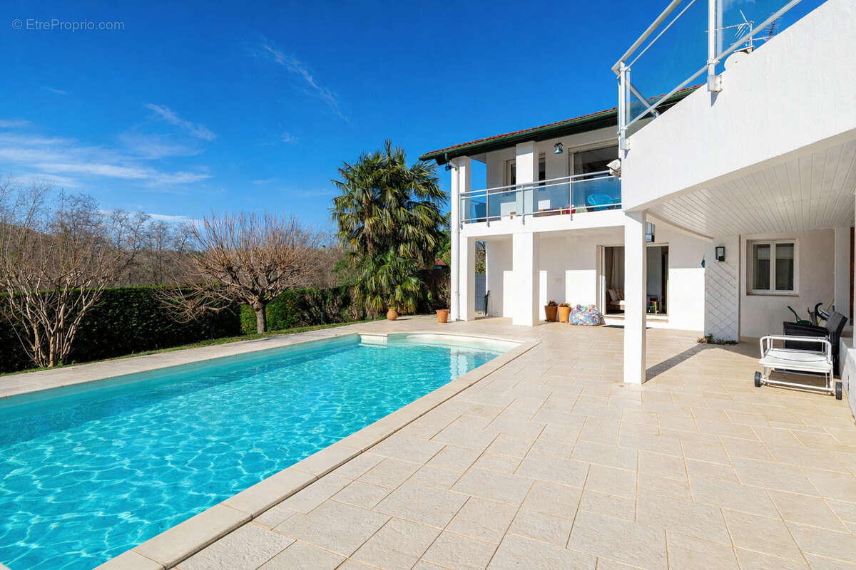 Cadre privilégié à Urrugne   Maison lumineuse avec piscine et double garage - photo 11