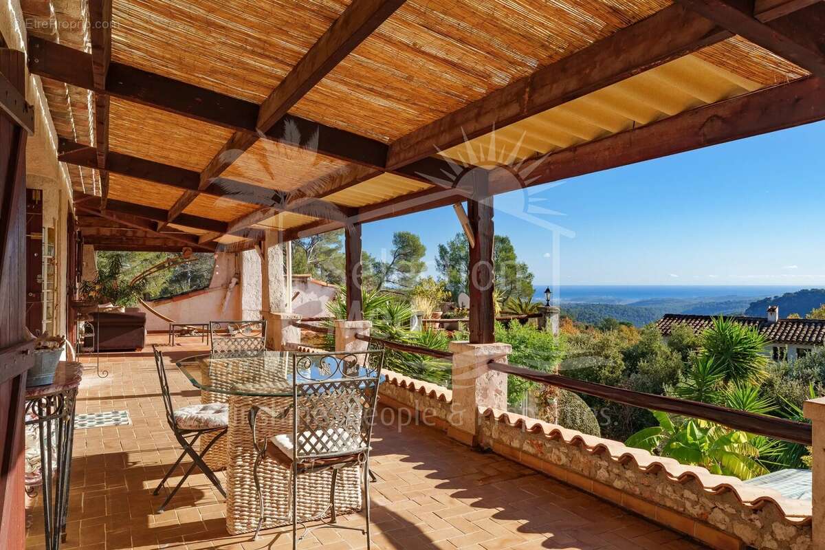 Maison à TOURRETTES-SUR-LOUP