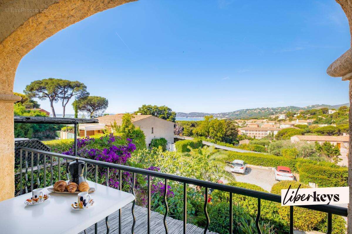 Appartement à ROQUEBRUNE-SUR-ARGENS