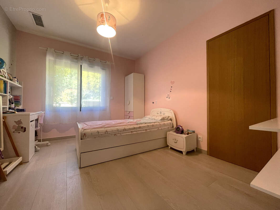 Grasse, PLASCASSIER : Rare à la vente Maison de Plain Pied sur Terrain Plat Entièrement Rénovée - photo 10