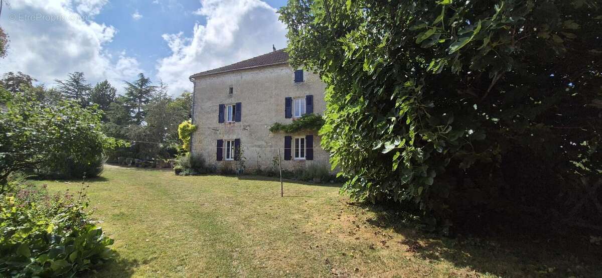 Maison à SAINT-FRONT