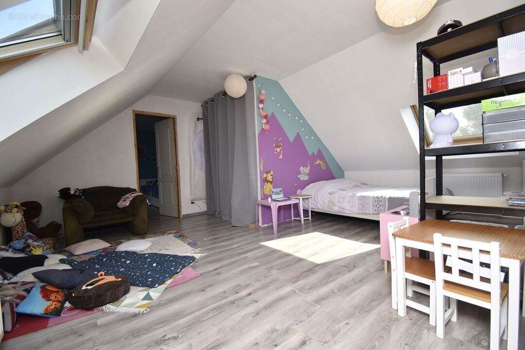 Maison à BERGUES-SUR-SAMBRE