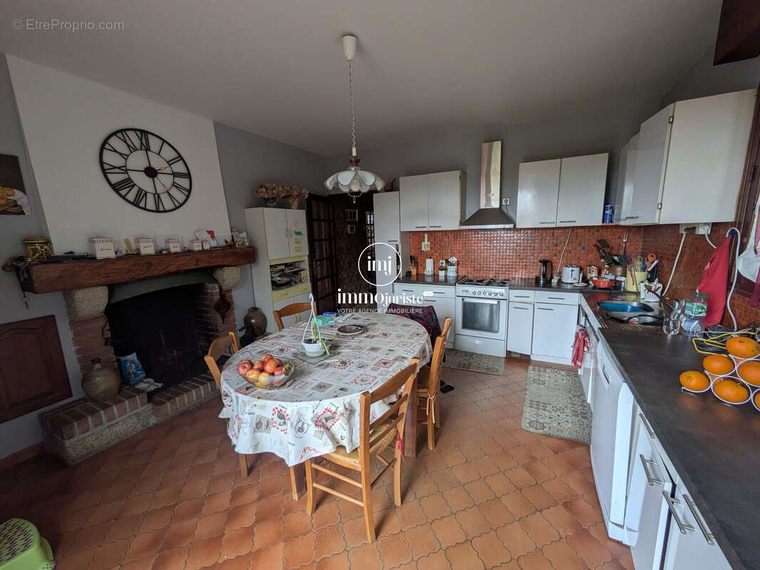 Maison 180 m² à Saint-Yrieix-Sous-Aixe  - photo 8