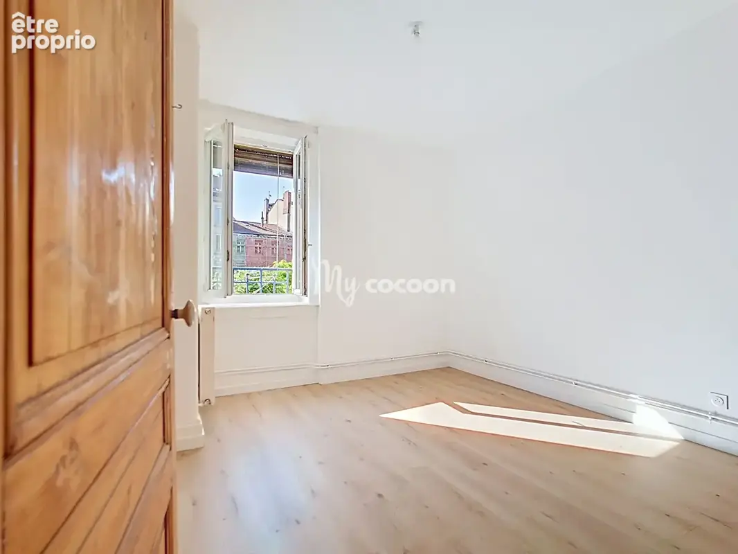 Place Saint Louis - T4 - 136 m² - photo 5
