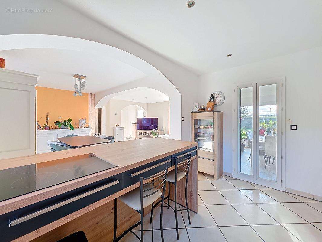 Maison à EYZIN-PINET