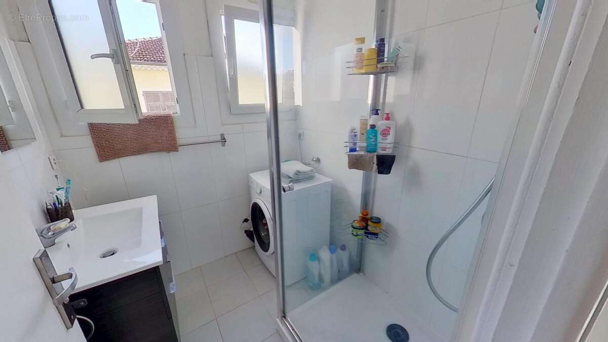 Appartement à CONTES